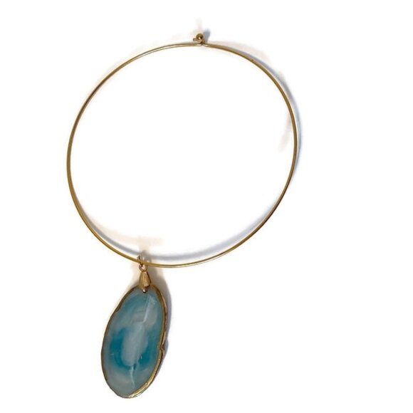 Jewelry - NECKLACE CHOKER GOLD TONE 15” WIRE BLUE PENDANT GEODE LOOK